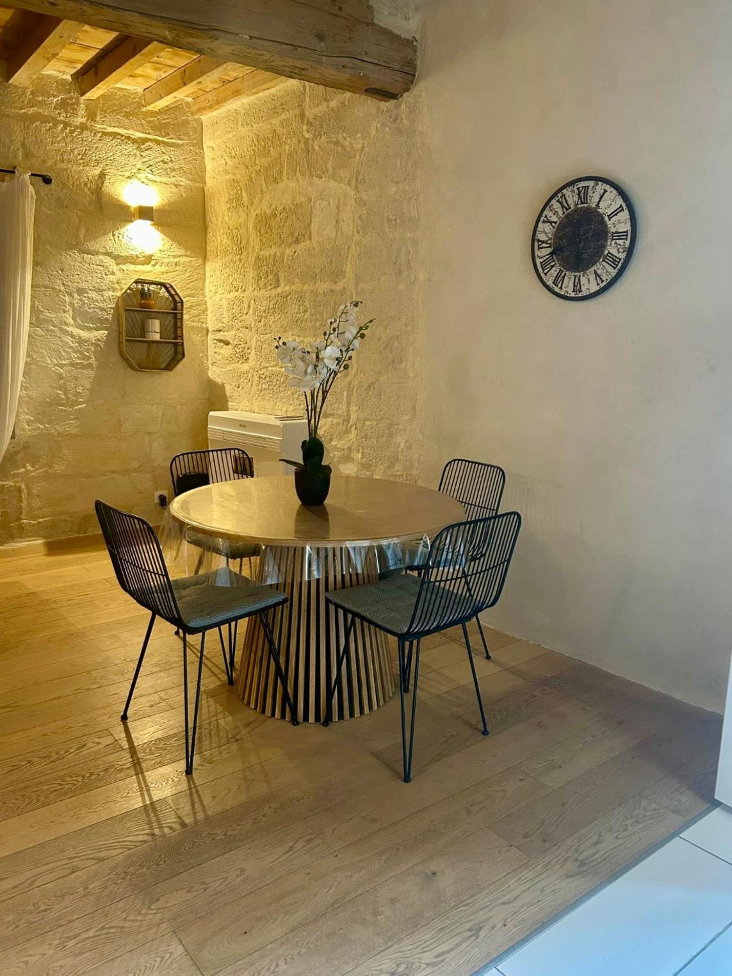 Centre Historique Et Ambiance Pittoresque Villeneuve-lès-Avignon Kültér fotó